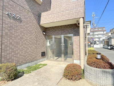 【エントランス】 | バスタ　301