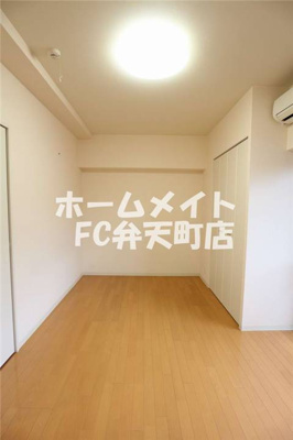 【居間・リビング】 | 第３三先ハウス | ゆったりとした居間です