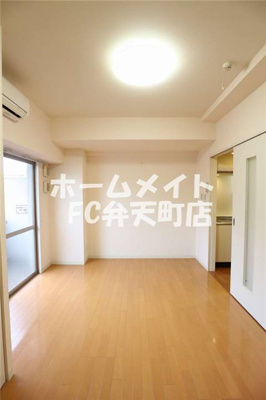 【居間・リビング】 | 第３三先ハウス | ゆったり過ごせる居間です