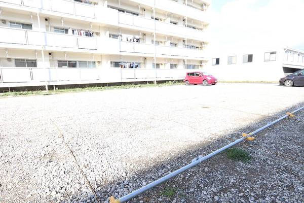 ビレッジハウス矢巾1号棟の駐車場