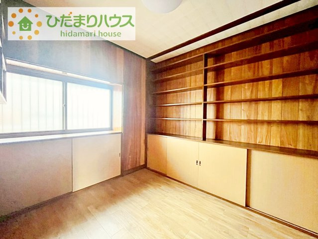 【洋室】 | 筑西市乙　中古戸建 | バルコニーに面していて、たっぷり光りの入る明るい主寝室です！