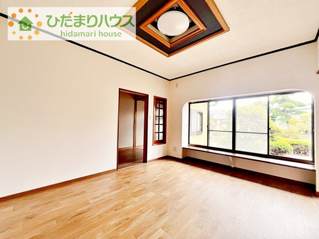 【洋室】 | 筑西市乙　中古戸建 | 窓が多く、明るい空間を演出してくれます(*^^*)