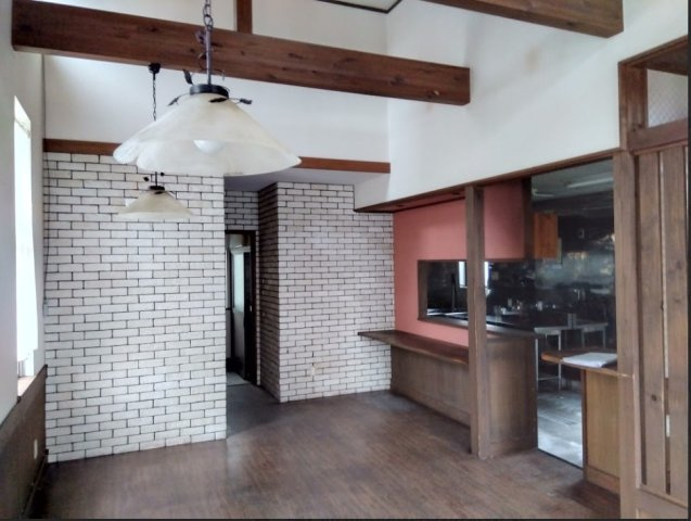 売店舗　沼津市新宿町のその他|壁を隔ててトイレと洗面台があります。