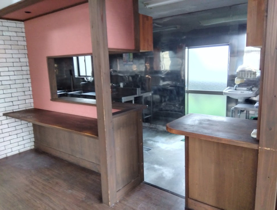 売店舗　沼津市新宿町のその他|厨房への出入りもスム－ズです。カウンタ－もあるので、お料理の提供もスム－ズです。