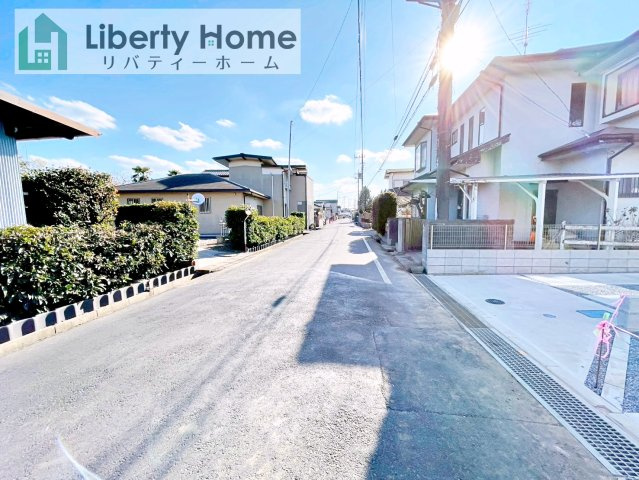 取手市戸頭16期　新築戸建　2号棟の前面道路含む現地写真