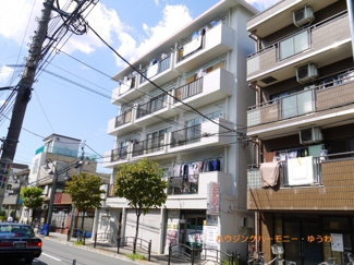 【外観】 | モダンでスタイリッシュな印象を与えるグレーを基調とした外観。