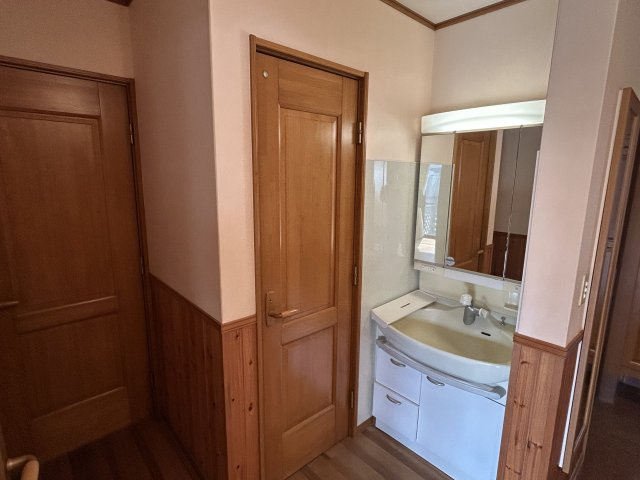 阿南市羽ノ浦町中庄洲崎中古戸建の独立洗面台