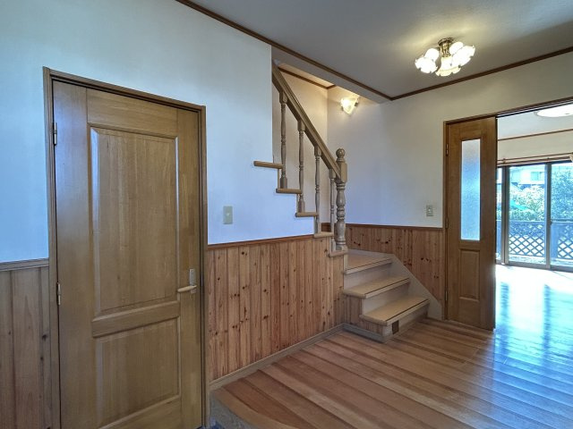 阿南市羽ノ浦町中庄洲崎中古戸建の玄関