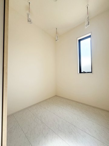 新築戸建・新築建売　福島市方木田字上原【長期優良住宅】吉井田小・福島一中のランドリースペース|洗面脱衣室の隣で洗濯物もすぐ干せて便利！天候に左右されることなく干せます♪