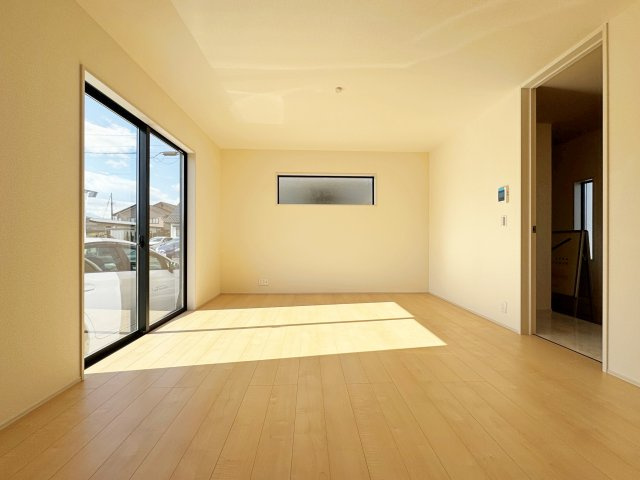 新築戸建・新築建売　福島市方木田字上原【長期優良住宅】吉井田小・福島一中の居間・リビング|ホワイトを基調とした明るく開放的なLDKです！