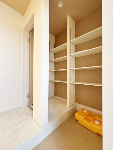 新築戸建・新築建売　福島市方木田字上原【長期優良住宅】吉井田小・福島一中の収納|可動棚付きなので物の大きさによって高さを変えられるので便利！