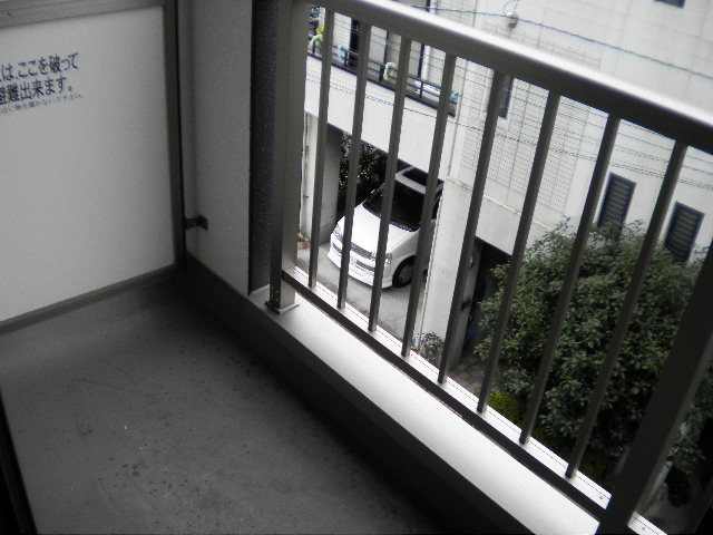 アンプルールフェール戸田公園のバルコニー|別号室の参考写真です。