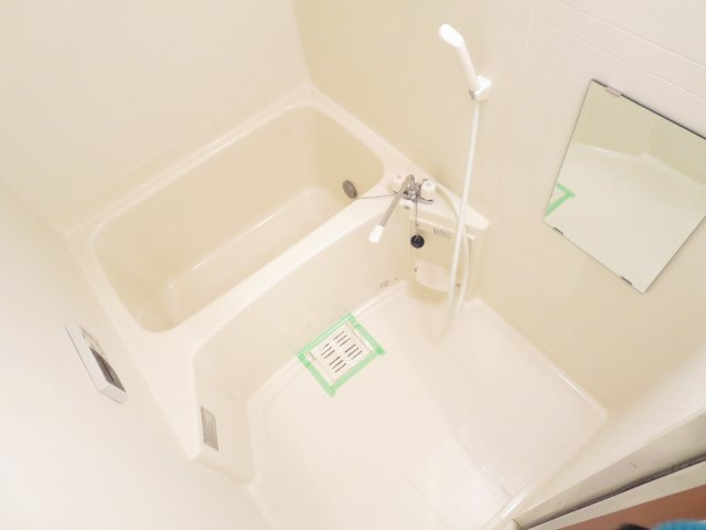 アンプルールフェール戸田公園の浴室|別号室の参考写真です。