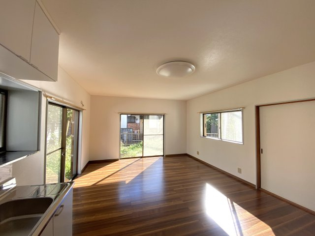 東和貸家の居間・リビング