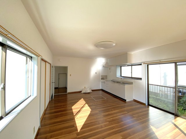 東和貸家の居間・リビング