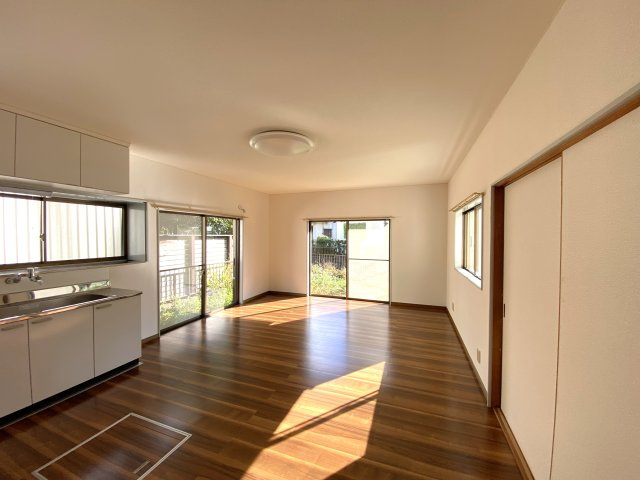 東和貸家の居間・リビング