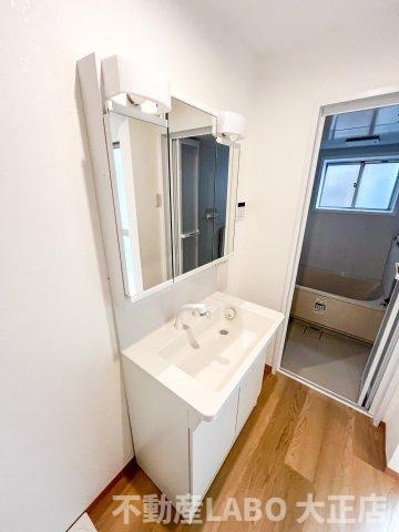 大正区三軒家西2丁目戸建ての洗面所