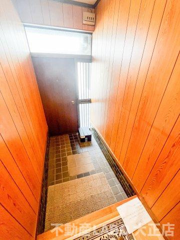 大正区三軒家西2丁目戸建ての玄関