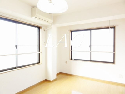 【寝室】 | リライアンスコート志村 | 室内です。