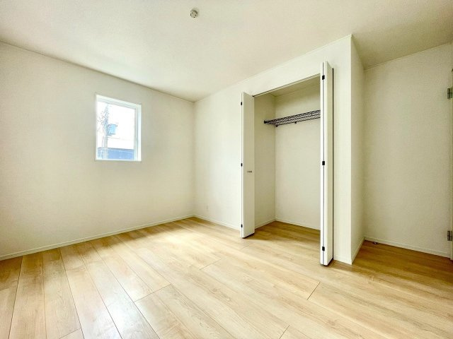 コンパクトで使いやすい洋室です