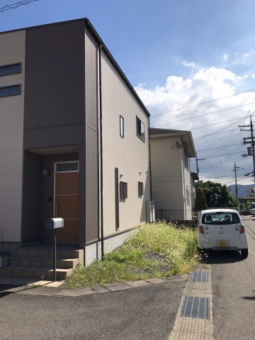 岩出市中黒・中古戸建・54716の前面道路含む現地写真