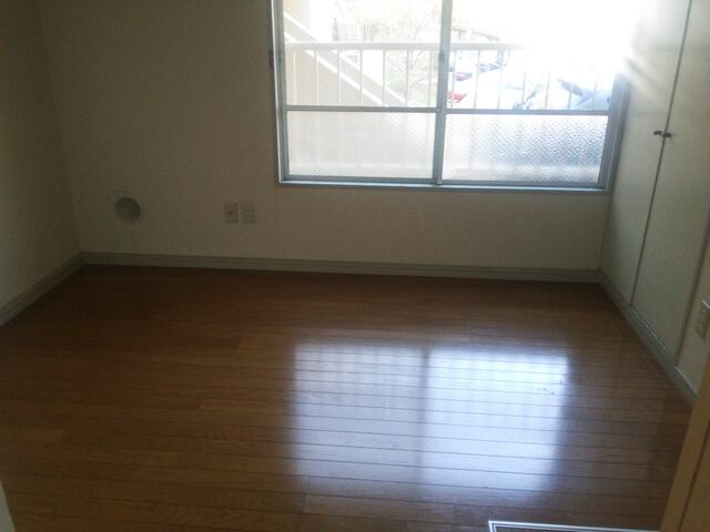 川崎市多摩区栗谷４丁目の賃貸マンションの居間・リビング