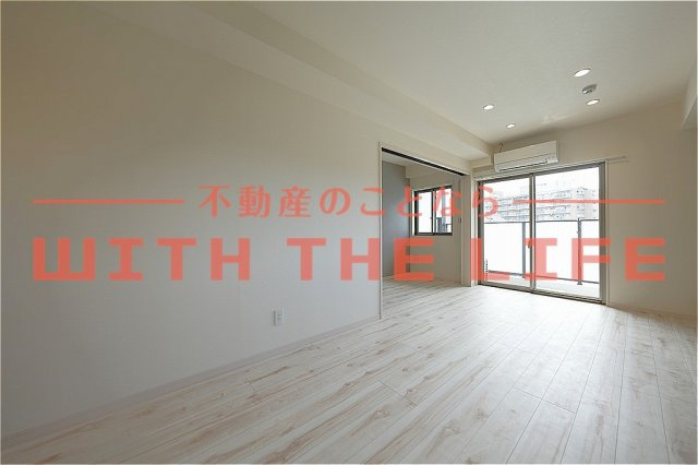 PROUDⅡ花畑（プラウド）【キャッシュバック対象物件】の居間・リビング|こちらの居間で趣味の時間をお楽しみください