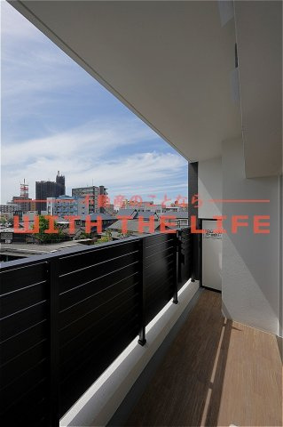 PROUDⅡ花畑（プラウド）【キャッシュバック対象物件】のバルコニー|バルコニー付きです