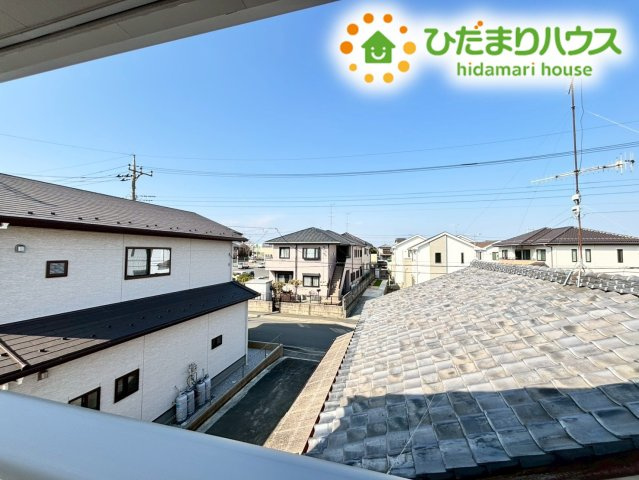深谷市岡里第4　新築一戸建て　クレイドルガーデン　01の展望|バルコニーからは周囲の街並みが見渡せ、開放的な景色を楽しむことができます！
高い建物が隣接していないため、プライバシーを守りつつ光と風をしっかり取り込めます◎