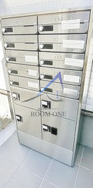 リノア高円寺のその他共用部分|集合ポストと宅配ボックスです。