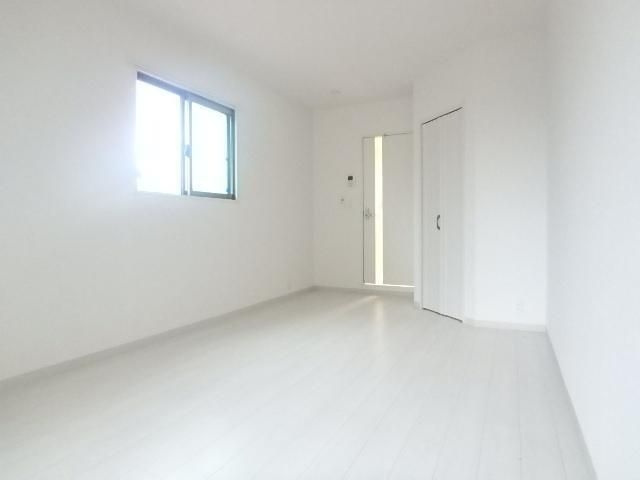 ラヴィータ原町の居間・リビング