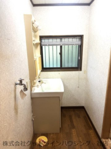 松沢戸建の独立洗面台