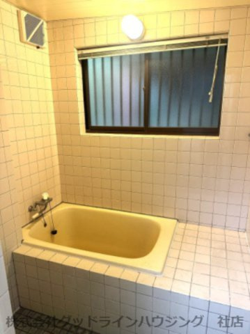 松沢戸建の浴室