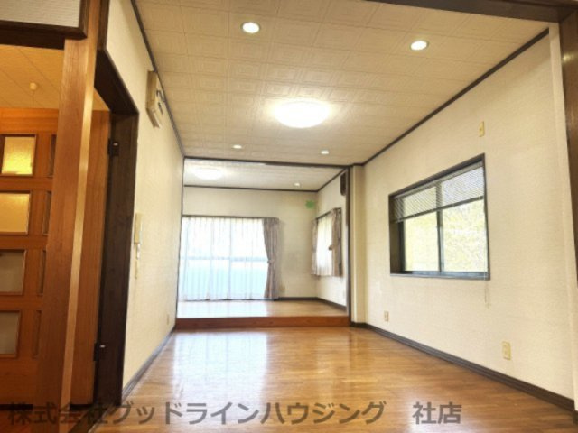 松沢戸建の居間・リビング|大変丁寧にお使いです