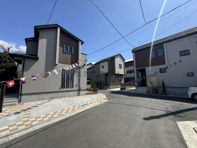 東村山市秋津町4丁目・全7棟　新築一戸建　3号棟の前面道路含む現地写真