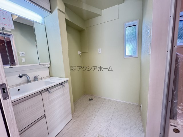 東村山市秋津町4丁目・全7棟　新築一戸建　3号棟の独立洗面台|シャンプードレッサー付洗面化粧台