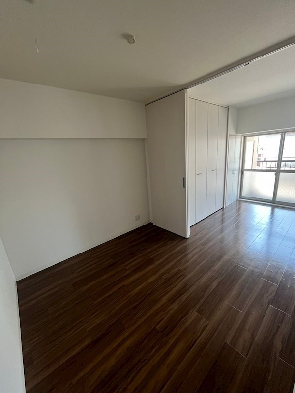 湊川センタービルＢ棟の居間・リビング