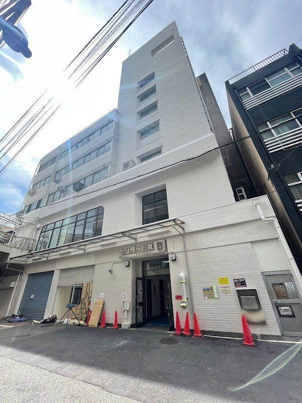 湊川センタービルＢ棟の外観