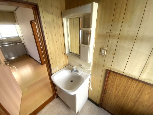 藤竹借家の独立洗面台