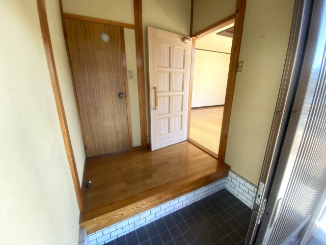 藤竹借家の玄関