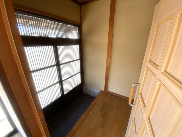 藤竹借家の玄関