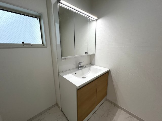 のびのびとした暮らしはここで叶う！横須賀市野比３丁目新築戸建の独立洗面台