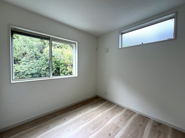 のびのびとした暮らしはここで叶う！横須賀市野比３丁目新築戸建の洋室