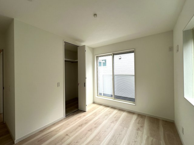 のびのびとした暮らしはここで叶う！横須賀市野比３丁目新築戸建の洋室