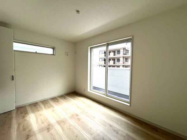 のびのびとした暮らしはここで叶う！横須賀市野比３丁目新築戸建の洋室