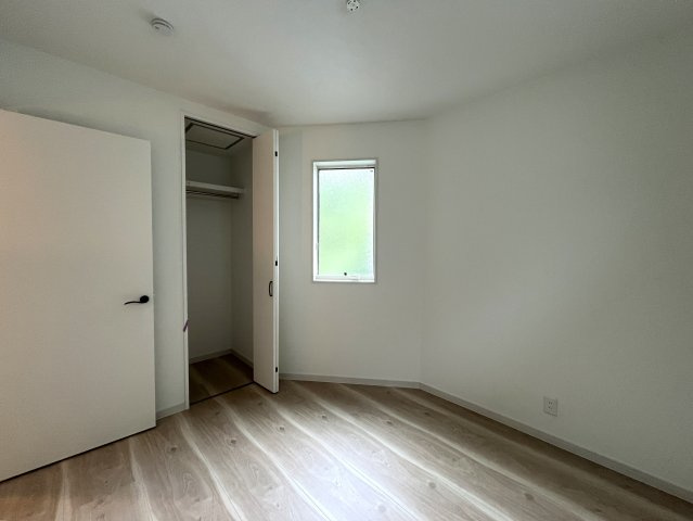 のびのびとした暮らしはここで叶う！横須賀市野比３丁目新築戸建の洋室