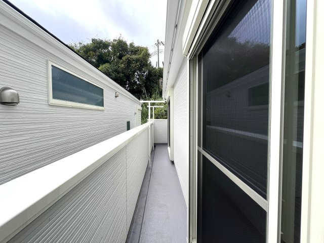 のびのびとした暮らしはここで叶う！横須賀市野比３丁目新築戸建のバルコニー