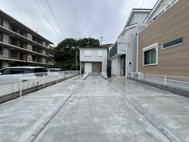 のびのびとした暮らしはここで叶う！横須賀市野比３丁目新築戸建の駐車場