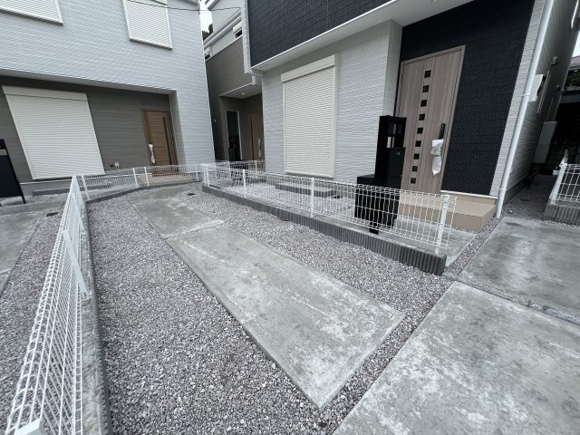 のびのびとした暮らしはここで叶う！横須賀市野比３丁目新築戸建の玄関