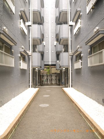 【その他共用部分】 | 大山コーポサンキョウ | 清潔感と歓迎感があるエントランスホールとなります。